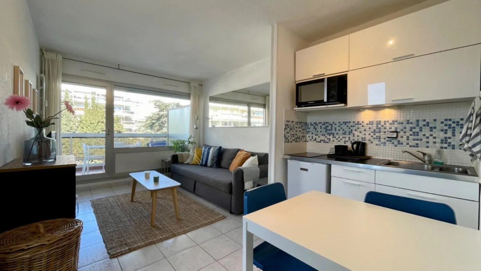 Ideal Vacation Apartment In Juan-Les-Pins, With A Pool And 5 Minutes From The Beach Antibes France