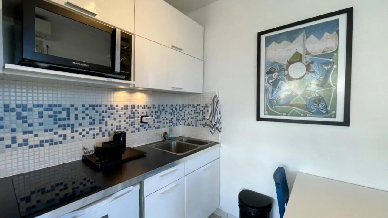 Ideal Vacation Apartment In Juan-Les-Pins, With A Pool And 5 Minutes From The Beach Antibes