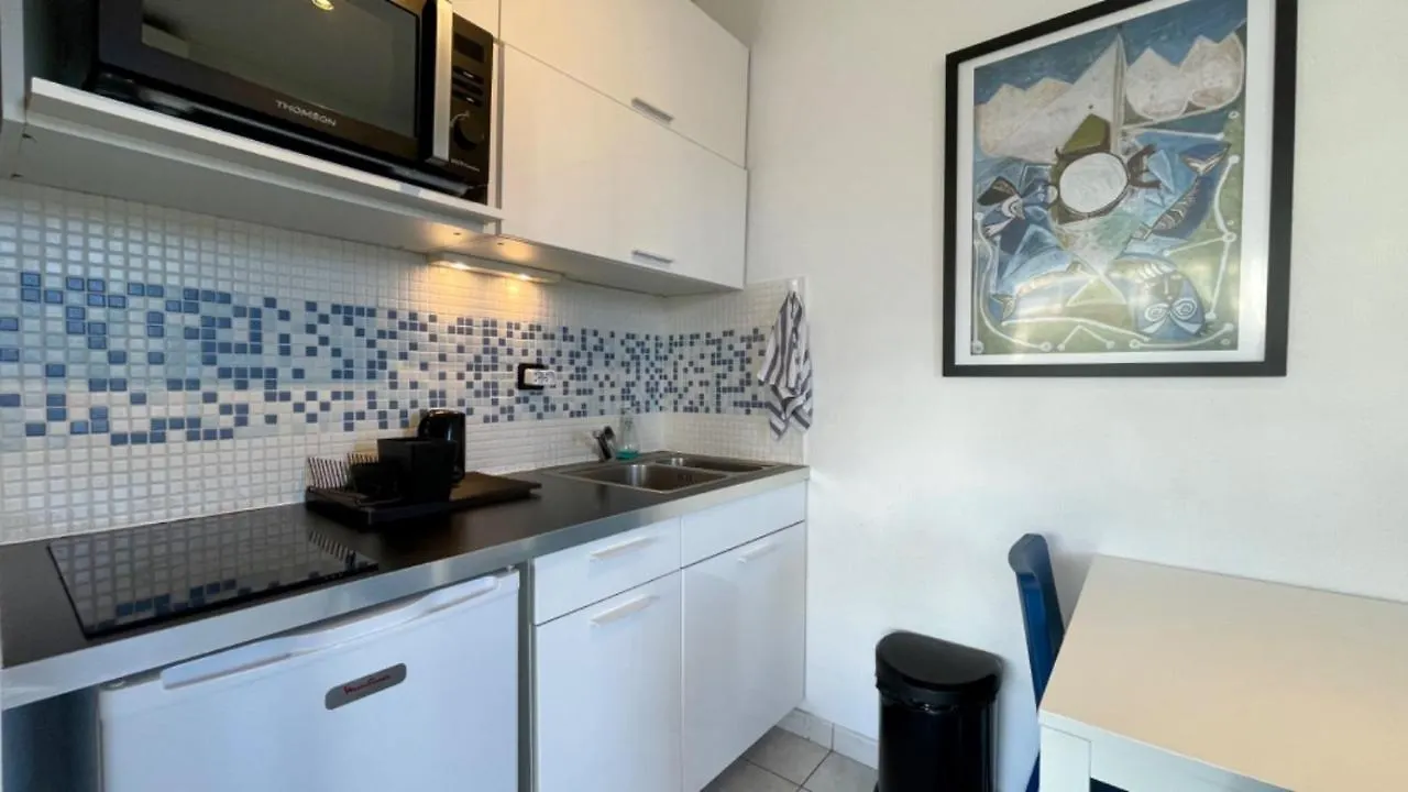 Ideal Vacation Apartment In Juan-Les-Pins, With A Pool And 5 Minutes From The Beach Antibes 0*,