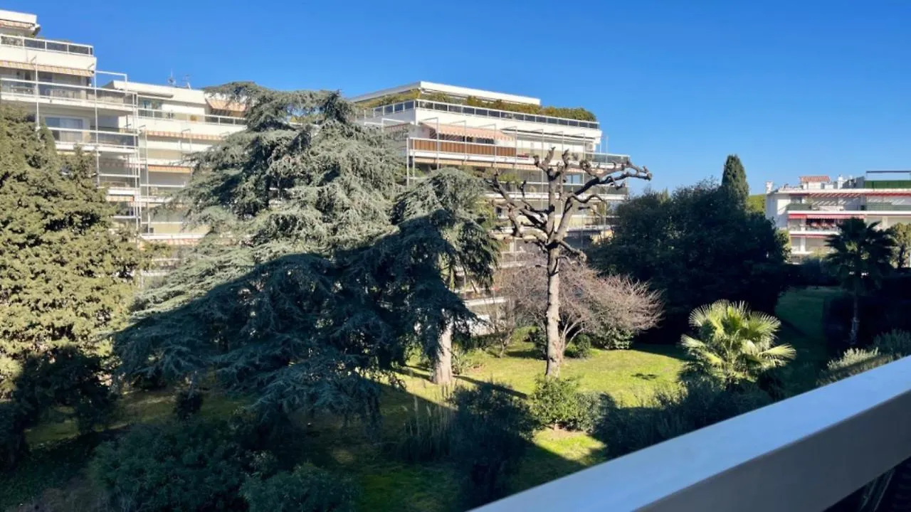 Ideal Vacation Apartment In Juan-Les-Pins, With A Pool And 5 Minutes From The Beach contacts