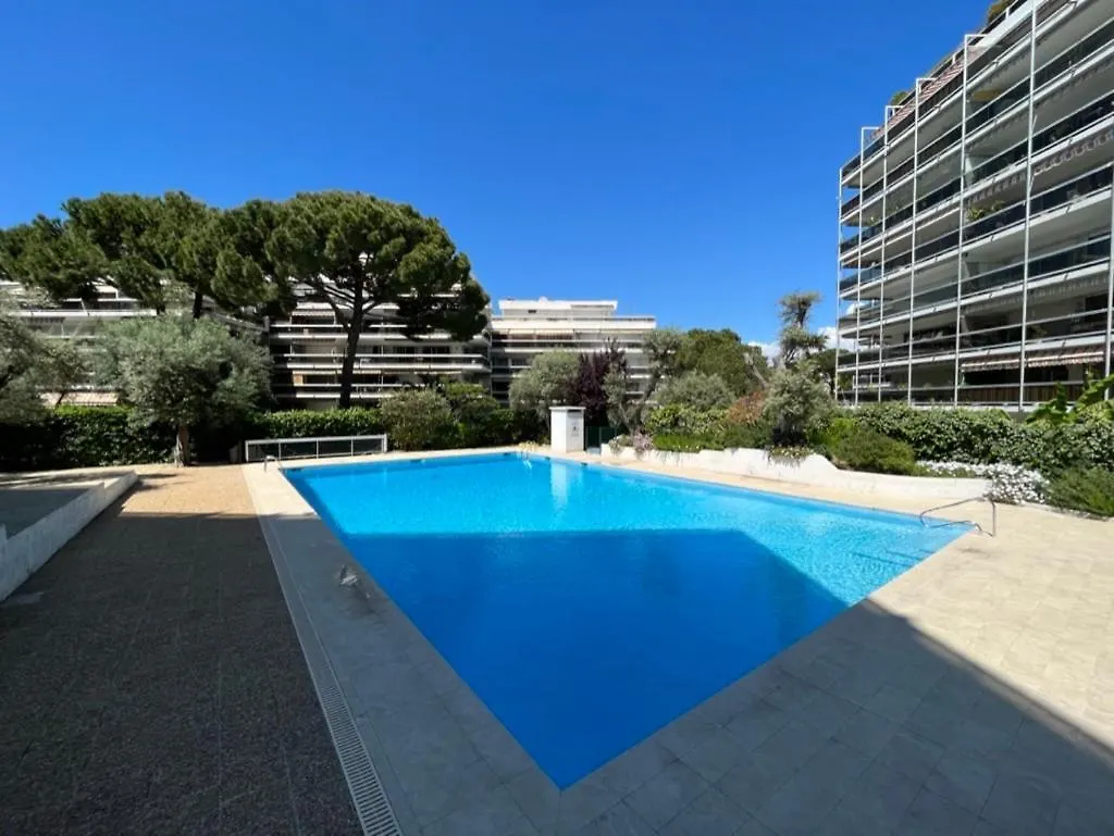 Ideal Vacation Apartment In Juan-Les-Pins, With A Pool And 5 Minutes From The Beach Antibes France